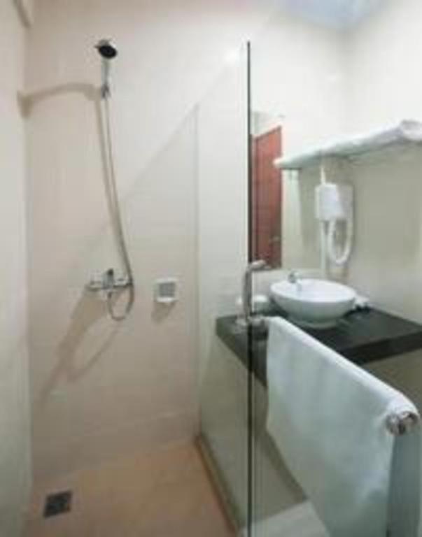 Bella Hotel Surabaya Exterior foto